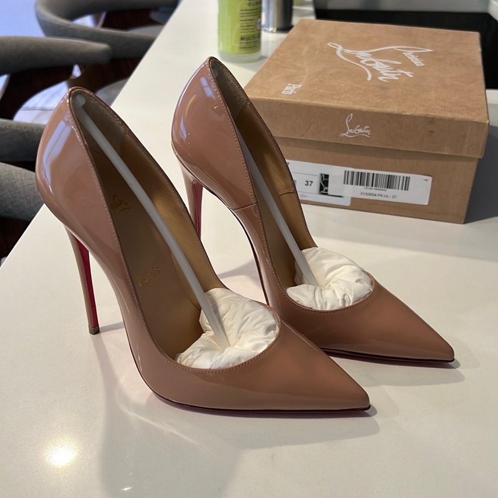 Christian Louboutin nude heels NWT